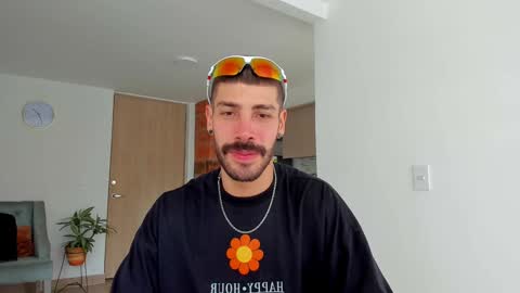 Snapshot of marco_tahani_ chatting on 5, 1, 2025 Marco IG marco tahani online show from 5, 1, 2025