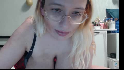 Snapshot of margo_shine chatting on 15, 4, 2026 margo_shine online show from 15, 4, 2026