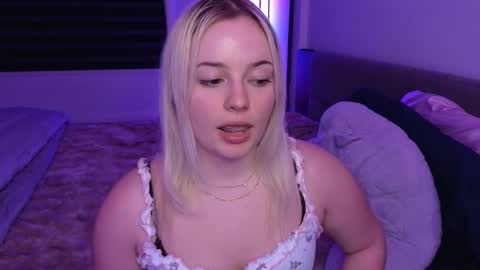 margot_robbie7 online show from 7, 1, 2026