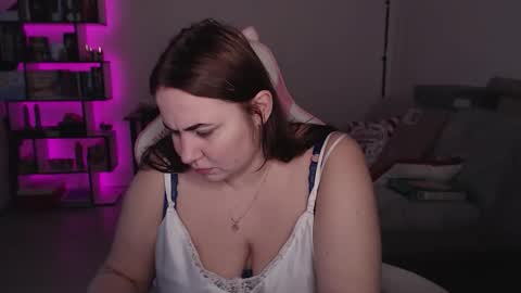 Snapshot of mari_moore7 chatting on 17, 12, 2025 mari moore online show from 17, 12, 2025