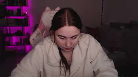 Snapshot of mari_moore7 chatting on 18, 12, 2025 mari moore online show from 18, 12, 2025