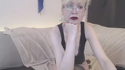 Snapshot of maria_lisica chatting on 18, 6, 2026 Mari online show from 18, 6, 2026