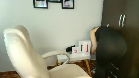 Snapshot of mariaan_m chatting on 21, 4, 2026 Leidy online show from 21, 4, 2026