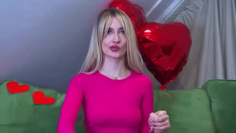 Snapshot of mariamenson chatting on 1, 3, 2025 MariaMenson online show from 1, 3, 2025