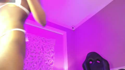 Snapshot of marian_reynolds chatting on 18, 11, 2025 Marian Reynolds online show from 18, 11, 2025