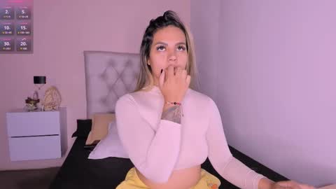 Snapshot of mariana__roe chatting on 25, 2, 2025 Mariana Roe online show from 25, 2, 2025