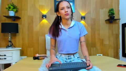 Mariana Angel online show from 9, 2, 2025