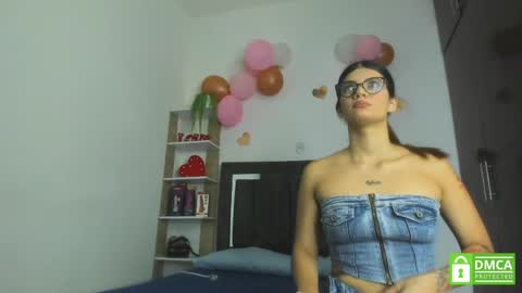 Snapshot of mariana_and_ronny chatting on 18, 5, 2026 Mariana and Ronny online show from 18, 5, 2026