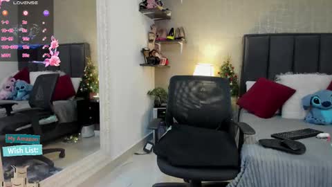 Snapshot of mariana_c chatting on 3, 12, 2025 Mar y online show from 3, 12, 2025