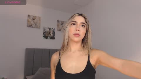 Snapshot of mariana_es chatting on 11, 4, 2026 Mariana online show from 11, 4, 2026