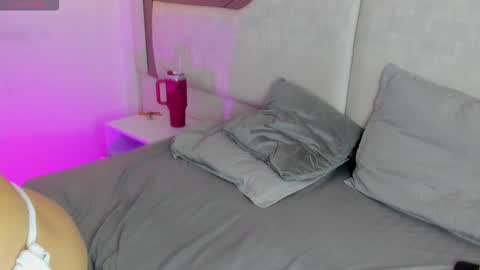 Snapshot of mariana_jhones_ chatting on 15, 10, 2025 Mariana online show from 15, 10, 2025
