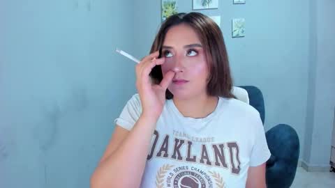 Snapshot of mariana_owen chatting on 18, 10, 2025 online show from 18, 10, 2025