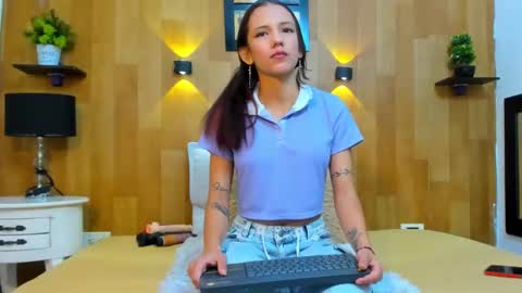 Mariana Angel online show from 9, 2, 2025