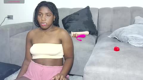 Snapshot of marianaee chatting on 15, 10, 2025 marianaee online show from 15, 10, 2025