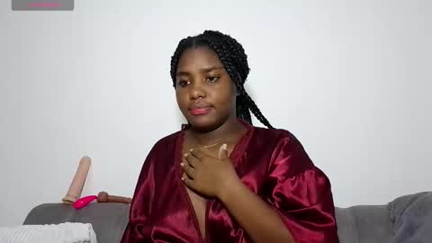 Snapshot of marianaee chatting on 28, 10, 2025 marianaee online show from 28, 10, 2025