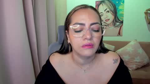 Snapshot of marianalopez81 chatting on 2, 12, 2025 Mariana Lopez online show from 2, 12, 2025