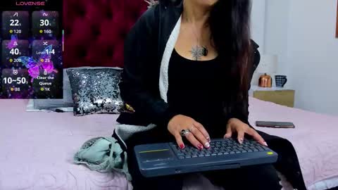 Marianee Rousse  online show from 15, 12, 2025