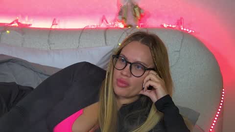 Snapshot of marianeumann chatting on 12, 1, 2025 Maria online show from 12, 1, 2025