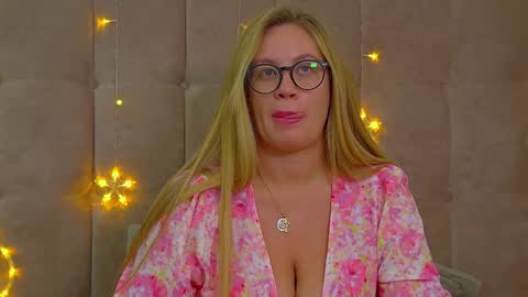 Snapshot of marianeumann chatting on 12, 1, 2025 Maria online show from 12, 1, 2025