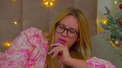 Snapshot of marianeumann chatting on 13, 1, 2025 Maria online show from 13, 1, 2025