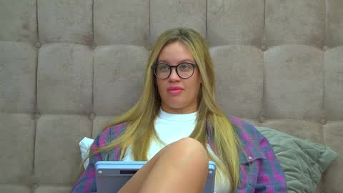 Snapshot of marianeumann chatting on 18, 1, 2025 Maria online show from 18, 1, 2025