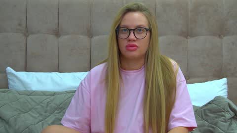 Snapshot of marianeumann chatting on 18, 1, 2025 Maria online show from 18, 1, 2025