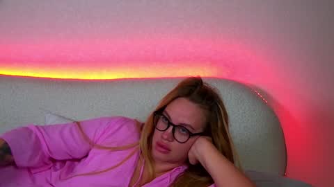 Snapshot of marianeumann chatting on 3, 2, 2025 Maria online show from 3, 2, 2025