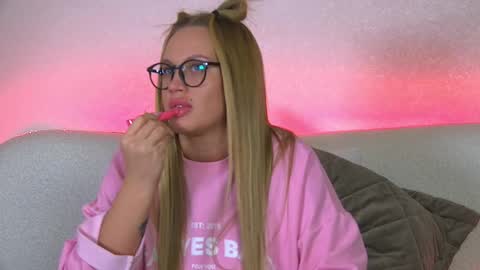 Snapshot of marianeumann chatting on 26, 2, 2025 Maria online show from 26, 2, 2025