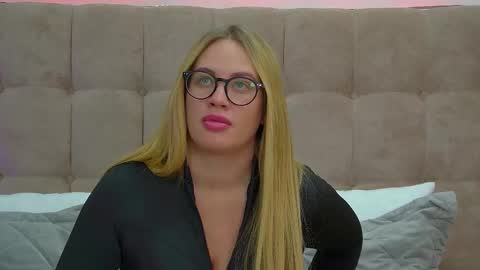 Snapshot of marianeumann chatting on 28, 2, 2025 Maria online show from 28, 2, 2025