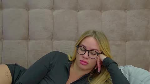 Snapshot of marianeumann chatting on 1, 3, 2025 Maria online show from 1, 3, 2025