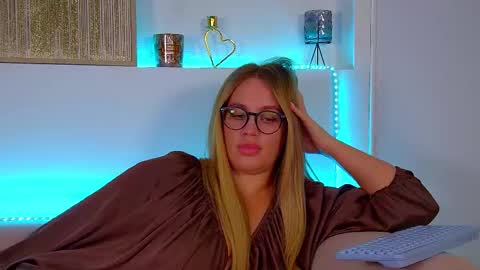 Snapshot of marianeumann chatting on 1, 3, 2025 Maria online show from 1, 3, 2025