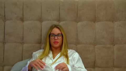 Snapshot of marianeumann chatting on 6, 3, 2025 Maria online show from 6, 3, 2025