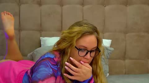 Snapshot of marianeumann chatting on 7, 3, 2025 Maria online show from 7, 3, 2025