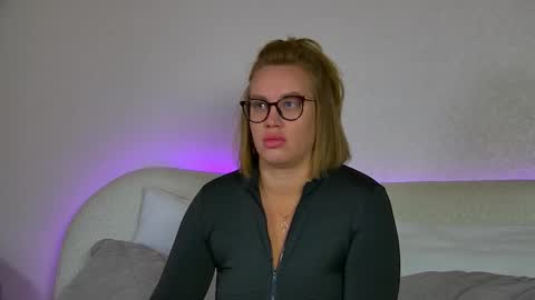 Snapshot of marianeumann chatting on 12, 9, 2025 Maria online show from 12, 9, 2025