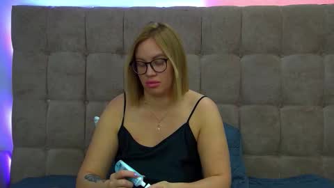 Snapshot of marianeumann chatting on 24, 9, 2025 Maria online show from 24, 9, 2025