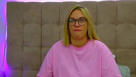 Snapshot of marianeumann chatting on 12, 11, 2025 Maria online show from 12, 11, 2025