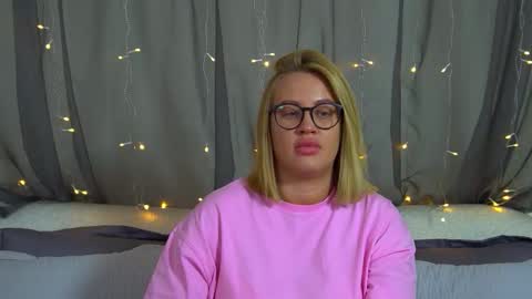 Snapshot of marianeumann chatting on 22, 11, 2025 Maria online show from 22, 11, 2025