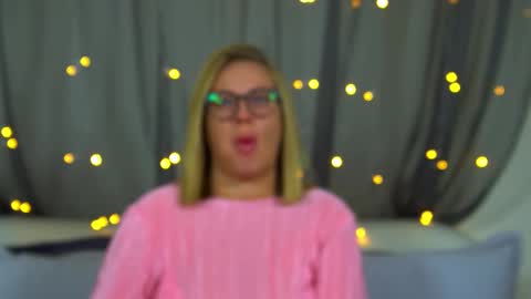 Snapshot of marianeumann chatting on 30, 11, 2025 Maria online show from 30, 11, 2025