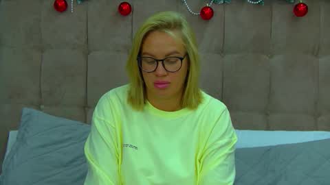 Snapshot of marianeumann chatting on 18, 12, 2025 Maria online show from 18, 12, 2025