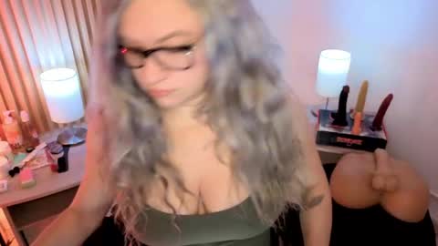 Snapshot of marianl0ve chatting on 1, 6, 2026 Marian Love online show from 1, 6, 2026