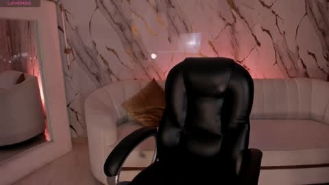 Snapshot of mariannelane1 chatting on 2, 3, 2026 Marianne online show from 2, 3, 2026