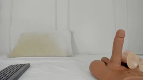 Maria Pettit online show from 28, 1, 2025