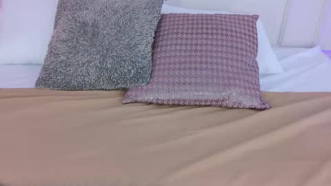 Maria Pettit online show from 9, 9, 2025