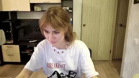 Snapshot of maribethgawrych chatting on 5, 4, 2026 Elianor online show from 5, 4, 2026