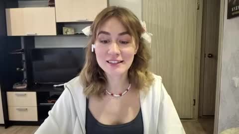 Snapshot of maribethgawrych chatting on 8, 4, 2026 Elianor online show from 8, 4, 2026