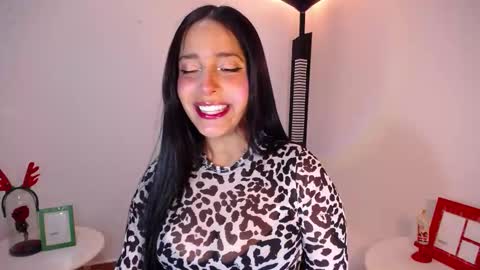 Snapshot of marie_daved chatting on 21, 12, 2025 Nicolle online show from 21, 12, 2025