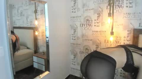 Snapshot of marie_tapner chatting on 27, 11, 2025 MARIE online show from 27, 11, 2025