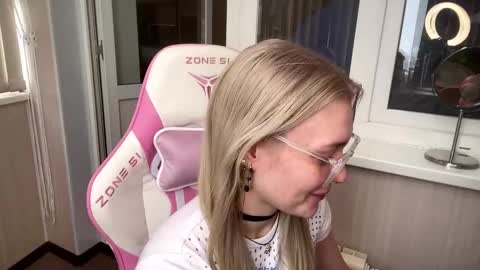 Hey Im Ash  I think together we can hit first 10 thumbs up online show from 28, 2, 2026