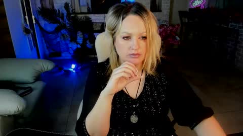 Snapshot of mariemlui chatting on 26, 10, 2025 mariemlui online show from 26, 10, 2025