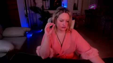 Snapshot of mariemlui chatting on 5, 11, 2025 mariemlui online show from 5, 11, 2025